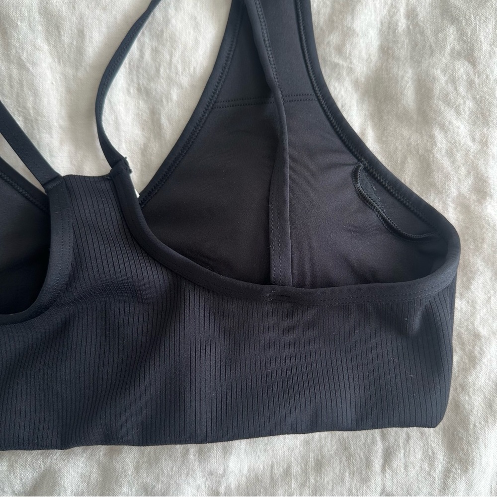 ALO Yoga Airlift Ribbed Jump Start V-Neck Bra - Picture 5 of 6